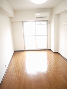 JUN中山手の居間写真