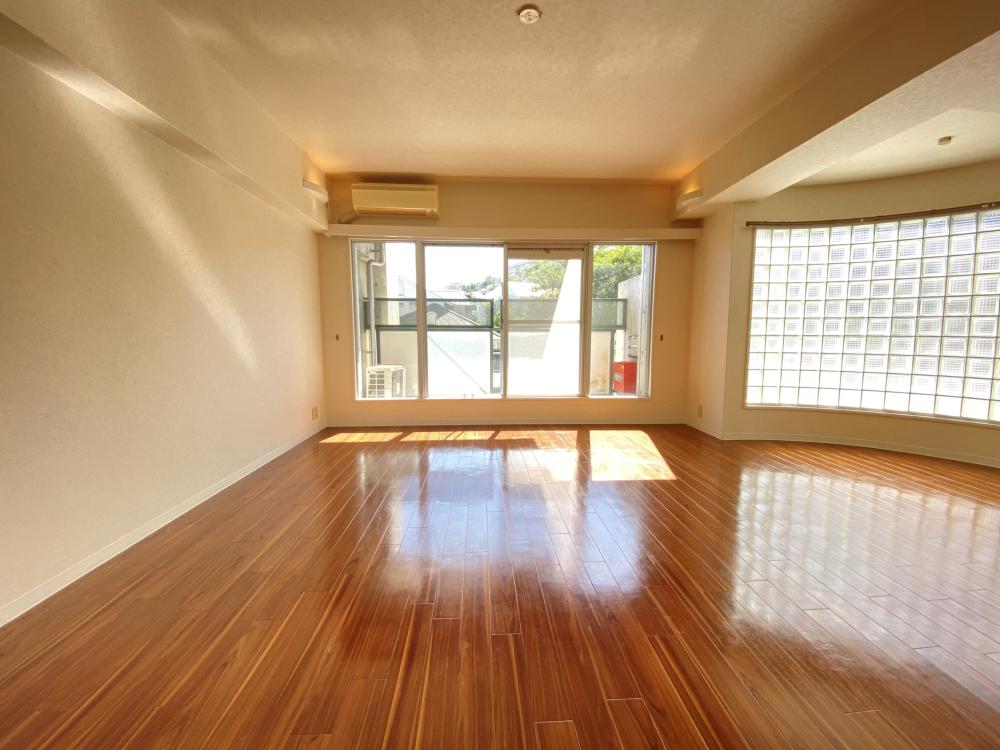 ホープ芦屋の居間写真