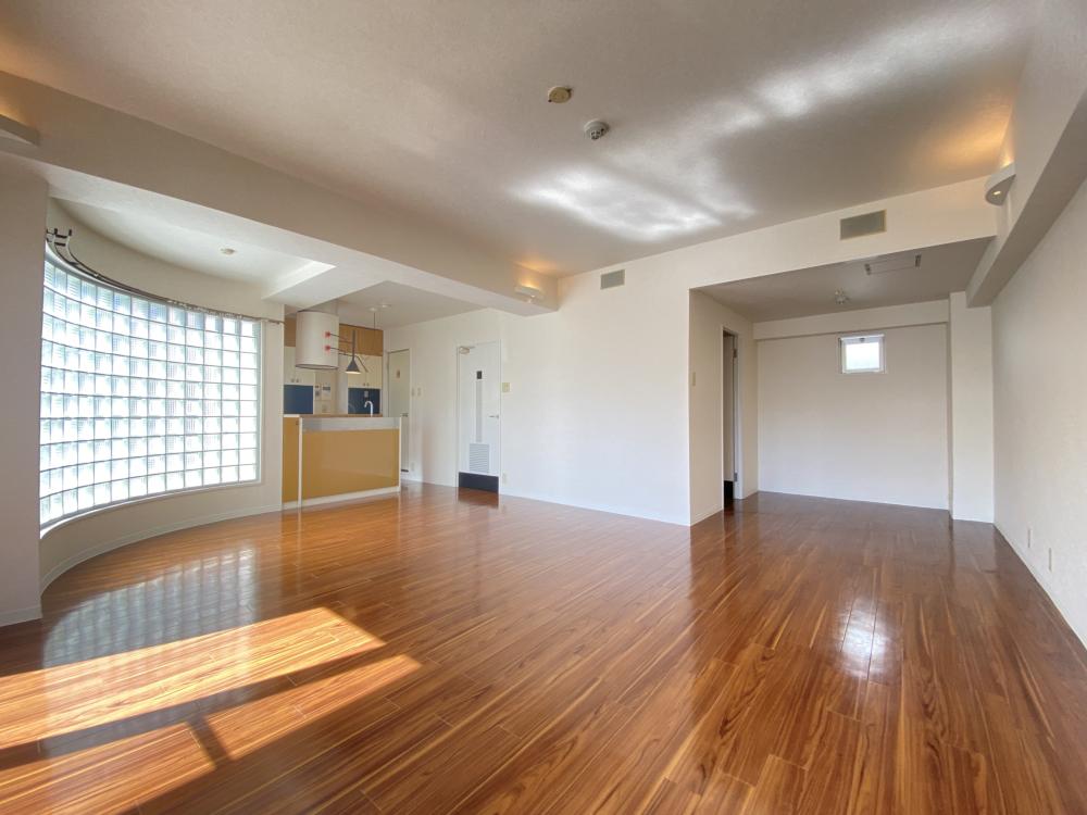 ホープ芦屋の居間写真