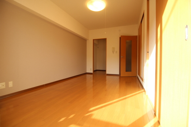 レグルス芦屋の居間写真
