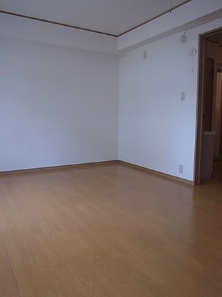 マンション花隈の居間写真