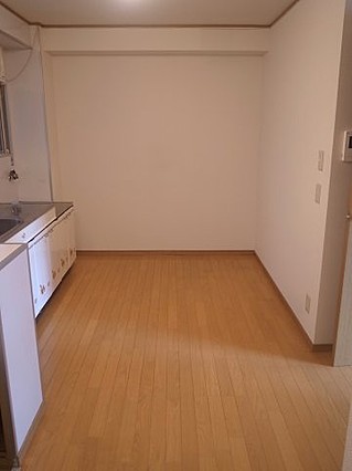 マンション花隈の居間写真