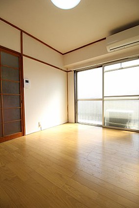 さつきマンションの居間写真