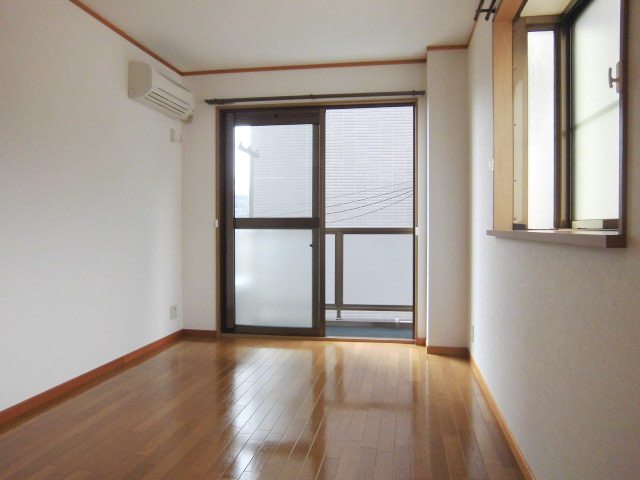 ルミエール六甲弐番館の居間写真