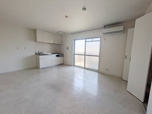 パインコート浜芦屋の居間写真