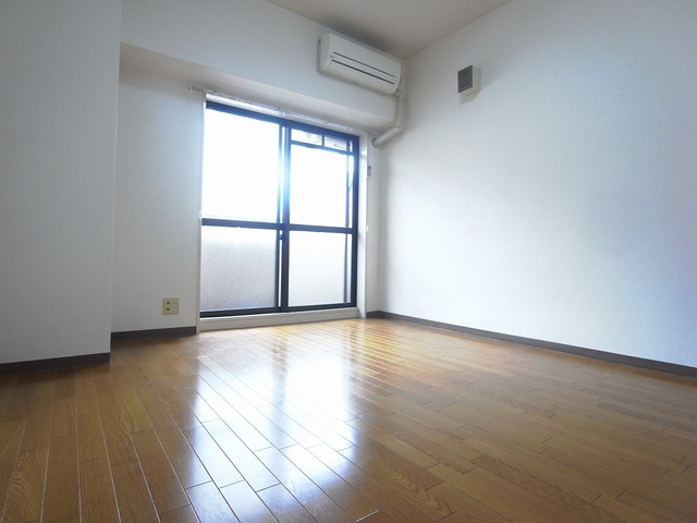 ライオンズマンション神戸元町第3の居間写真