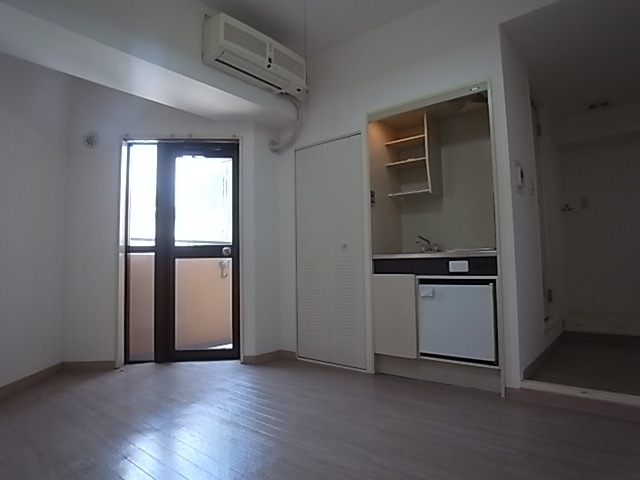 ライオンズマンション神戸元町第3の居間写真