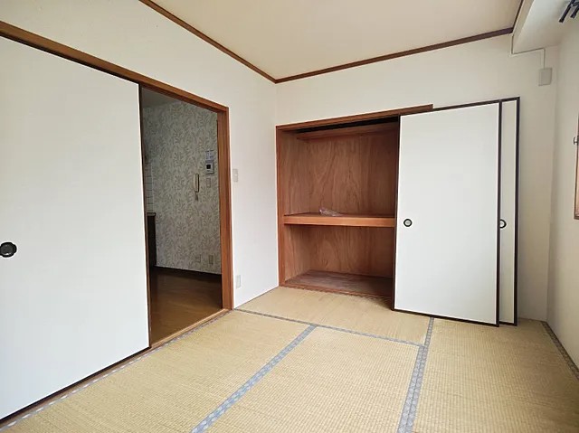 シャンテ本山の居間写真
