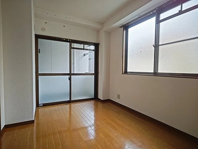シャンテ本山の居間写真