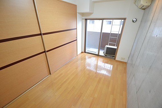 アーバングリーン神戸元町の居間写真