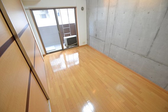 アーバングリーン神戸元町の居間写真
