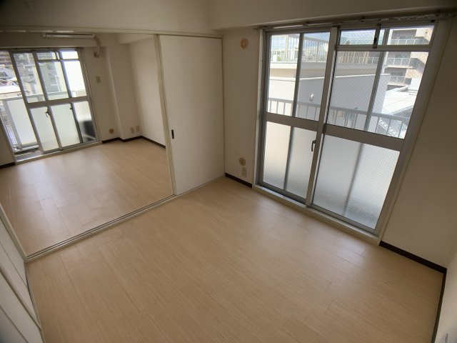 ダンディライオン東灘の居間写真