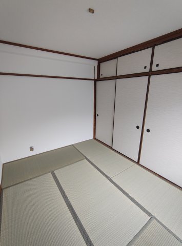 サニー神戸マンションの居間写真