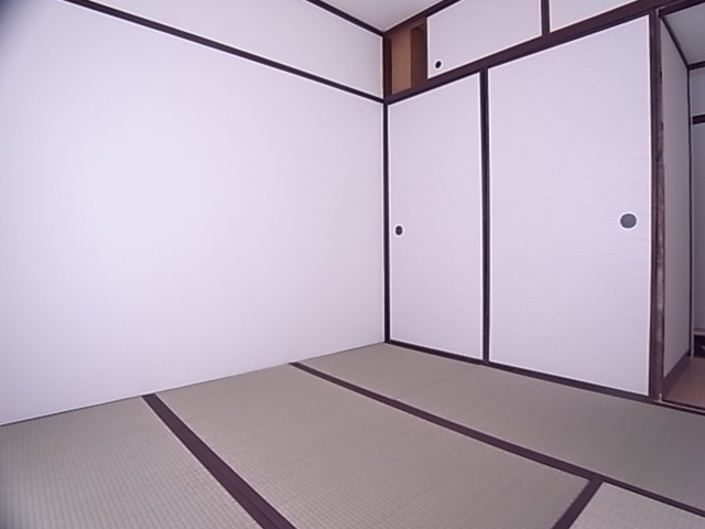 グランディア灘南通の居間写真