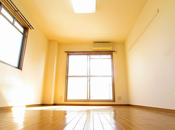 ヴィラ神戸3の居間写真