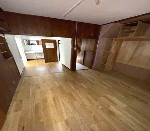 城内通4丁目貸家の居間写真