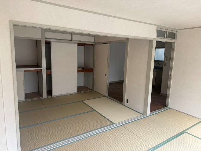 陳ビルの居間写真