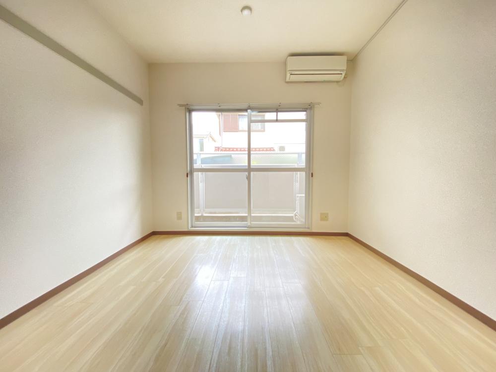 サテライト芦屋宮塚の居間写真