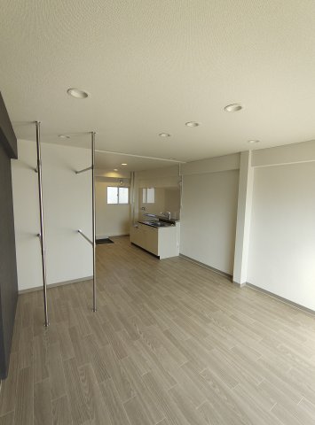 三山マンションの居間写真