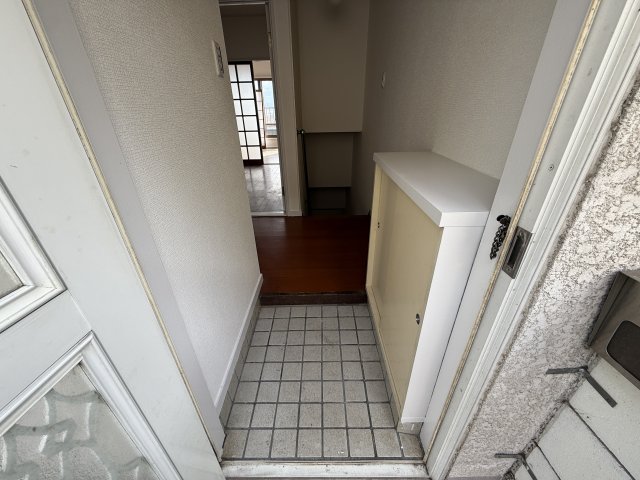 阪急電鉄神戸線 六甲駅 徒歩10分 2階建 築41年の玄関写真