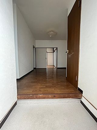 モンダハイツの玄関写真
