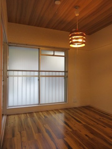 グリーンヒル山本通の居間写真
