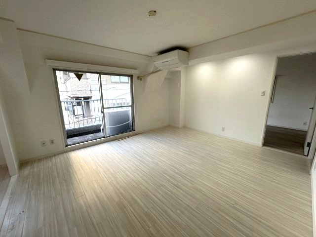 川元ビルの居間写真