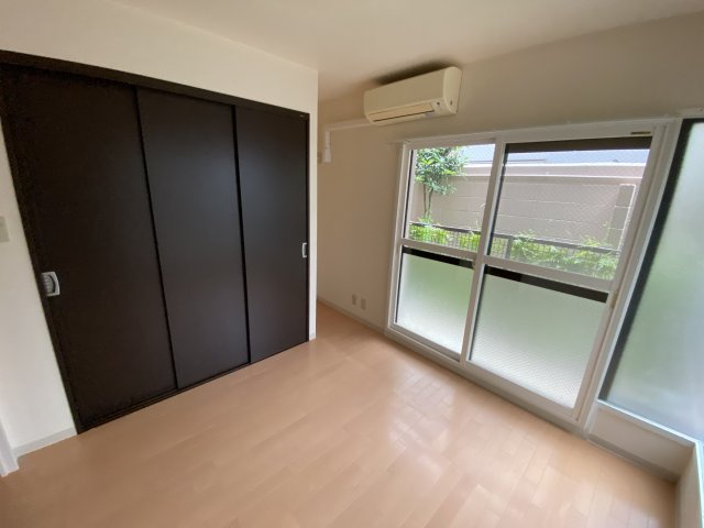 イスズハイツベル芦屋パート2の居間写真