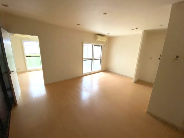イスズハイツベル芦屋パート2の居間写真