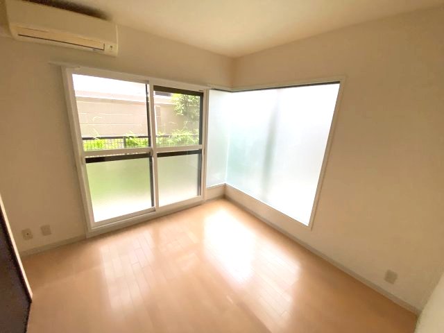 イスズハイツベル芦屋パート2の居間写真