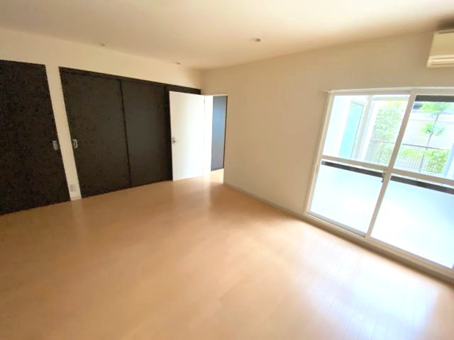 イスズハイツベル芦屋パート2の居間写真