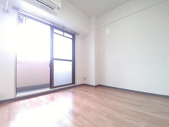 ハイエスト西芦屋の居間写真
