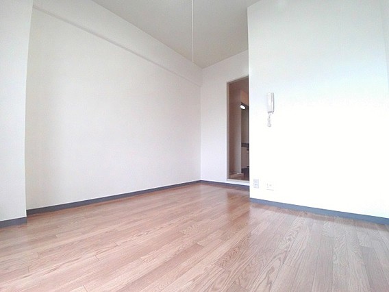 ハイエスト西芦屋の居間写真