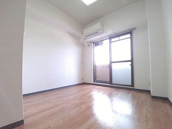 ハイエスト西芦屋の居間写真