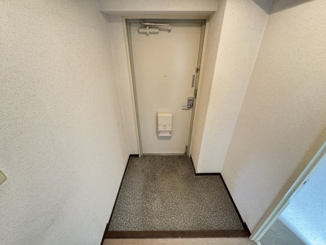 ロイヤル西宮北口の玄関写真