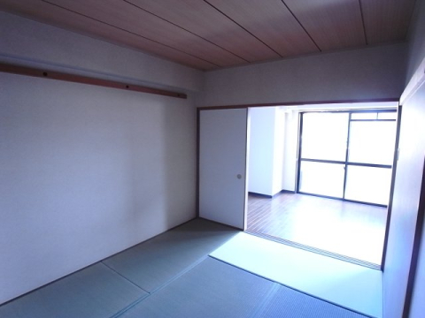 グレース門戸荘の居間写真