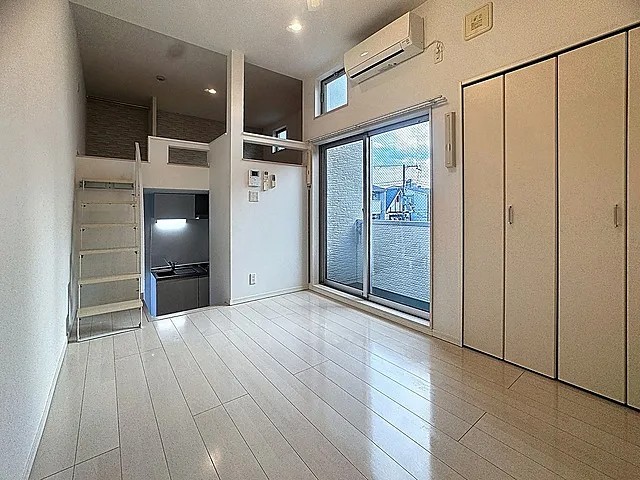 プレステージ三宮東の居間写真