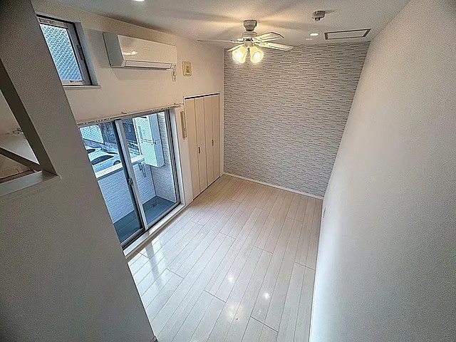 プレステージ三宮東の居間写真