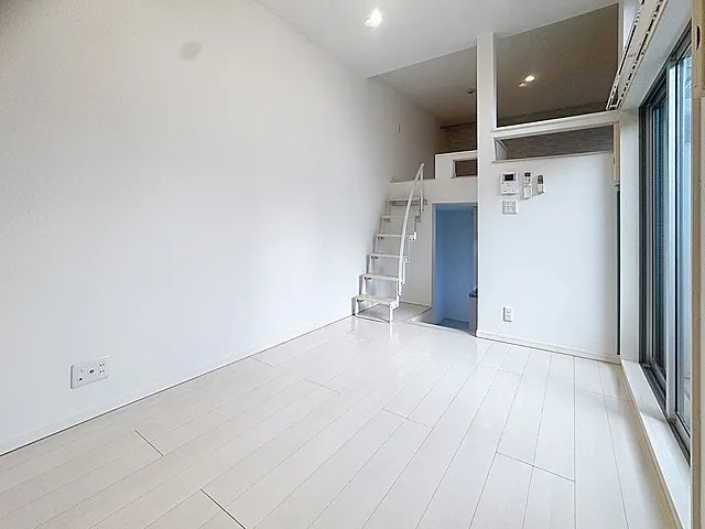 プレステージ三宮東の居間写真