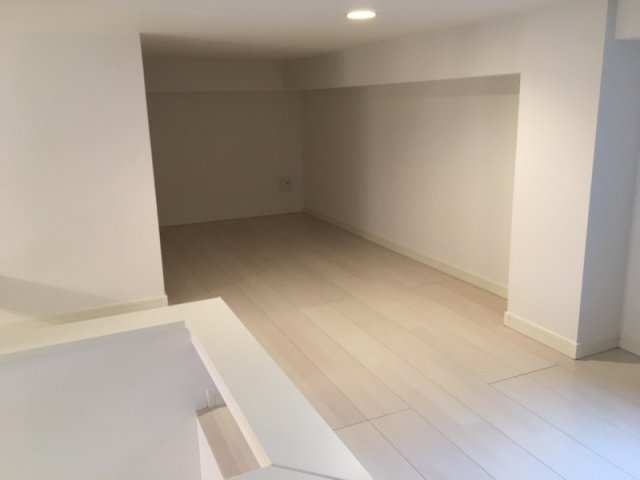 プレステージ三宮東の居間写真