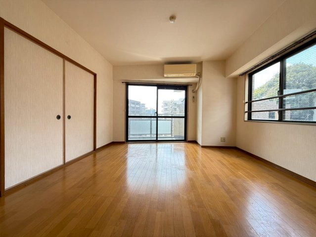 サンビルダー北野弐番館の居間写真