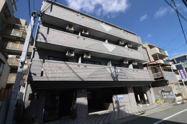 サウザー岡本の外観写真