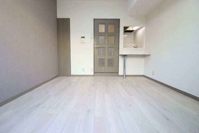 サウザー岡本の居間写真
