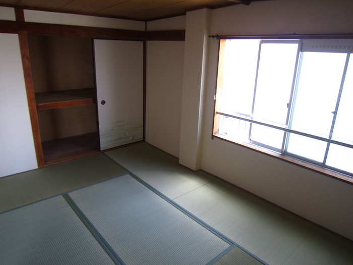 フラワー芦屋の居間写真