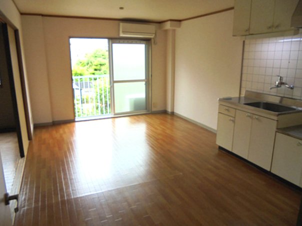 フラワー芦屋の居間写真
