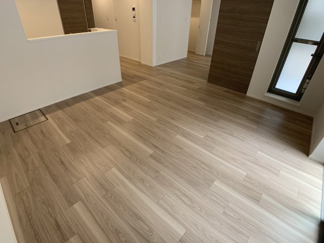 プレシャス小松の居間写真
