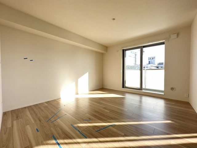 プレシャス小松の居間写真