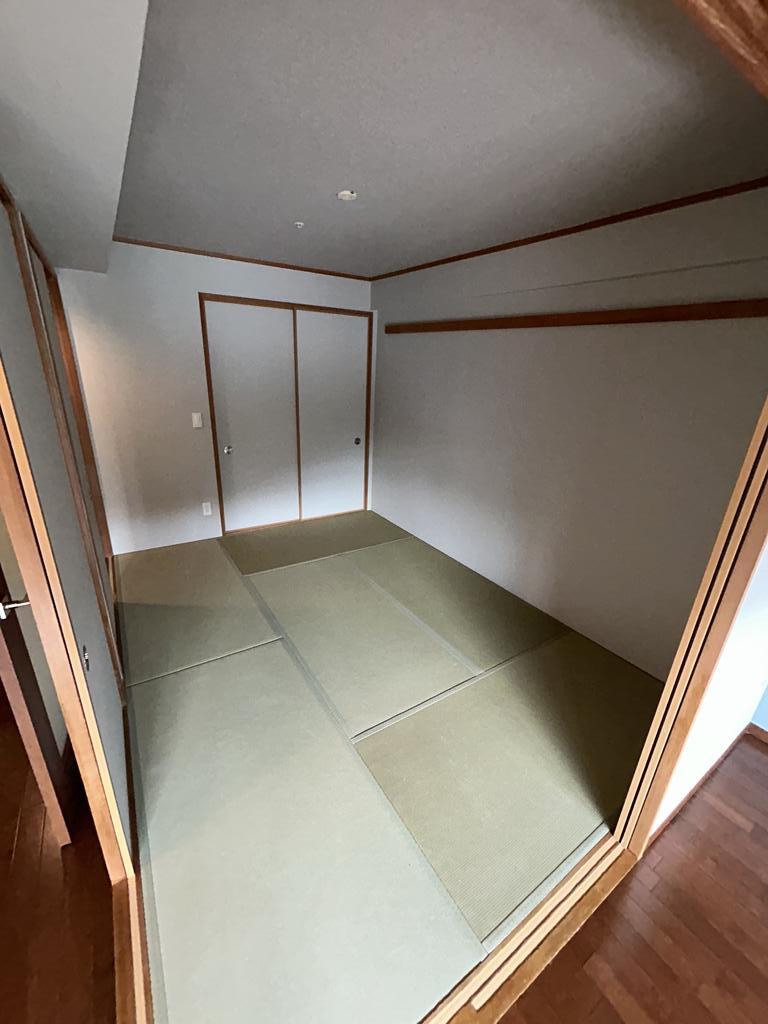ローレルスクエア甲子園壱番館の居間写真