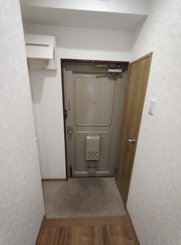 東海道本線 三ノ宮駅 徒歩10分 4階建 築55年の玄関写真