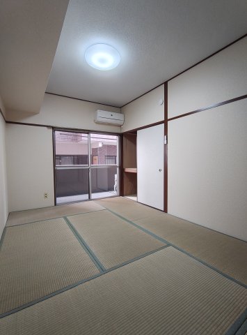 東海道本線 三ノ宮駅 徒歩10分 4階建 築55年の居間写真